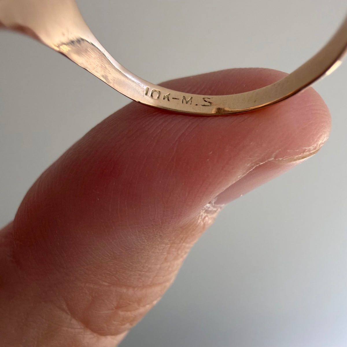 A N T I Q U E // as above, so below / 10k and agate Edwardian ridged navette solitaire / size 5.5