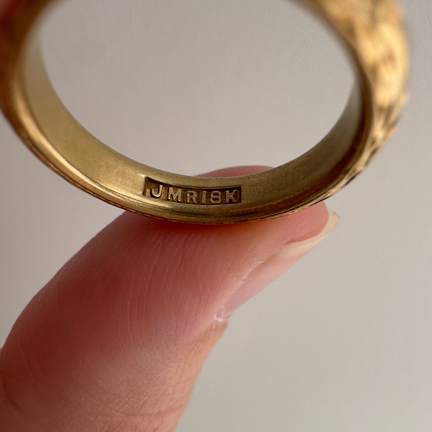 A N T I Q U E // best blooms / 18k floral engraved eternity donut band / size 4.75