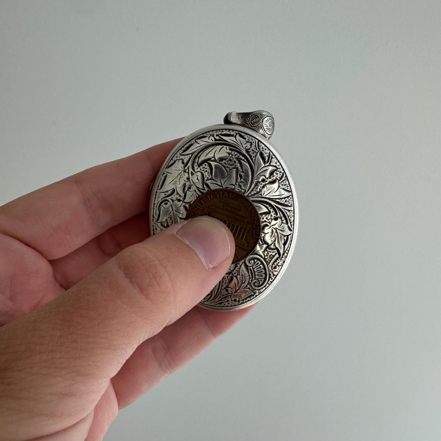 TPT V I N T A G E // 1980s does 1890s / sterling silver victorian revival huge ivy locket / a pendant