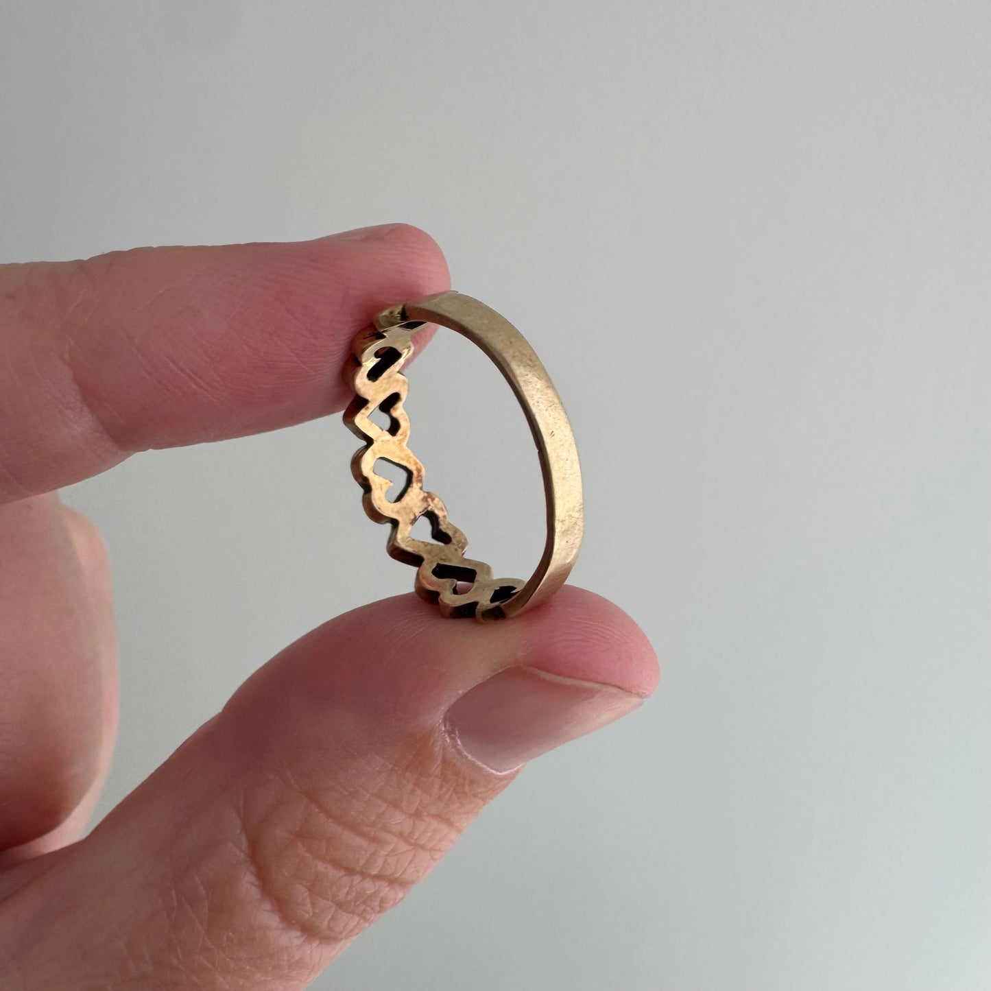 V I N T A G E // string of hearts / 10k heart cut out stacking ring / size 6.25