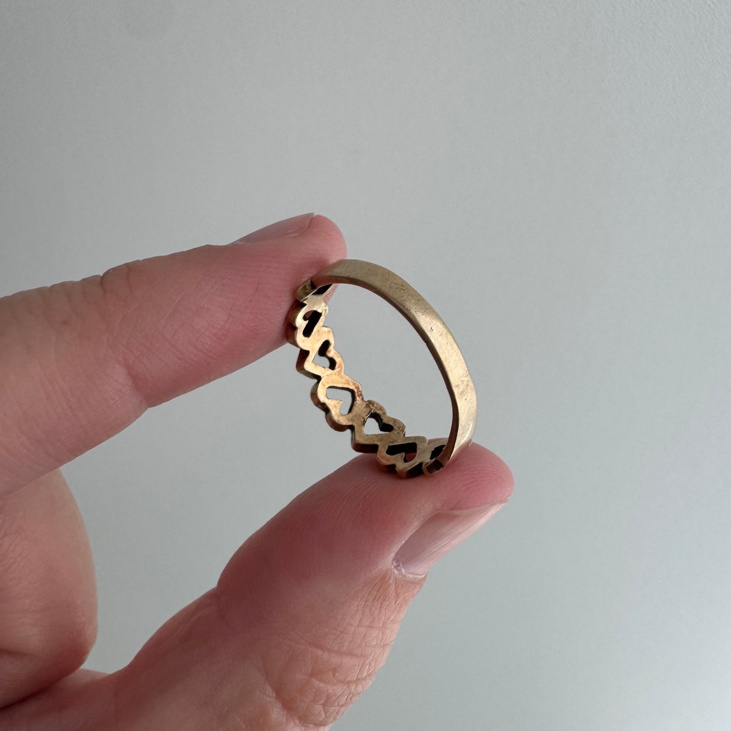 V I N T A G E // string of hearts / 10k heart cut out stacking ring / size 6.25
