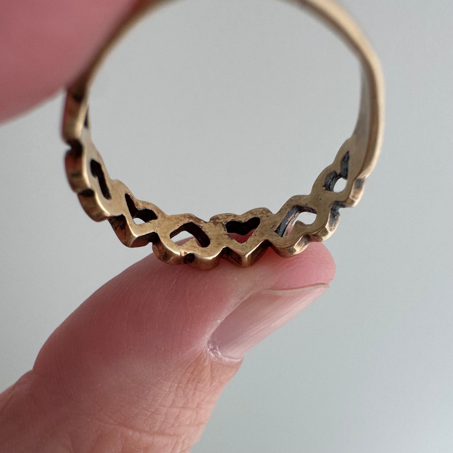 V I N T A G E // string of hearts / 10k heart cut out stacking ring / size 6.25