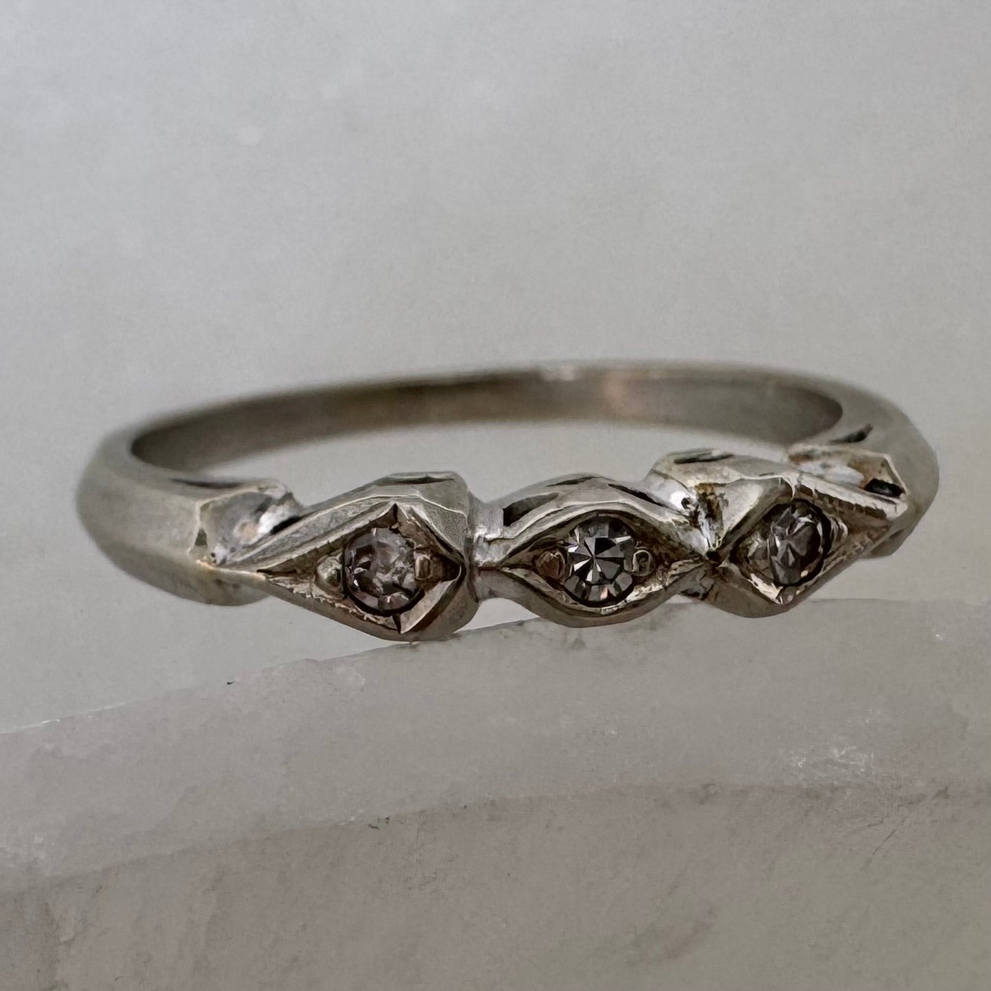 V I N T A G E // eye like / 14k white gold three diamond stacking band / size 6