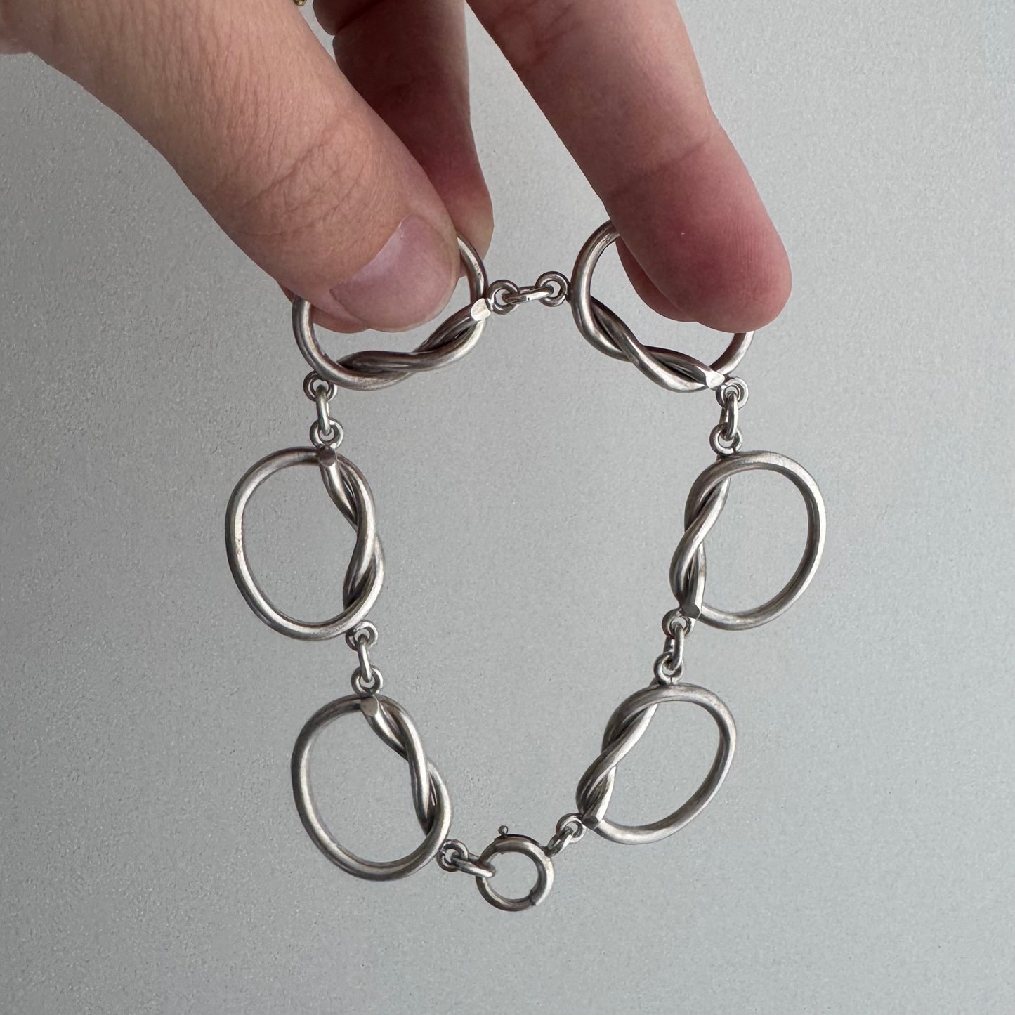 V I N T A G E // overhand / sterling silver overhand pretzel knot link bracelet / ~7.5", 22.7g