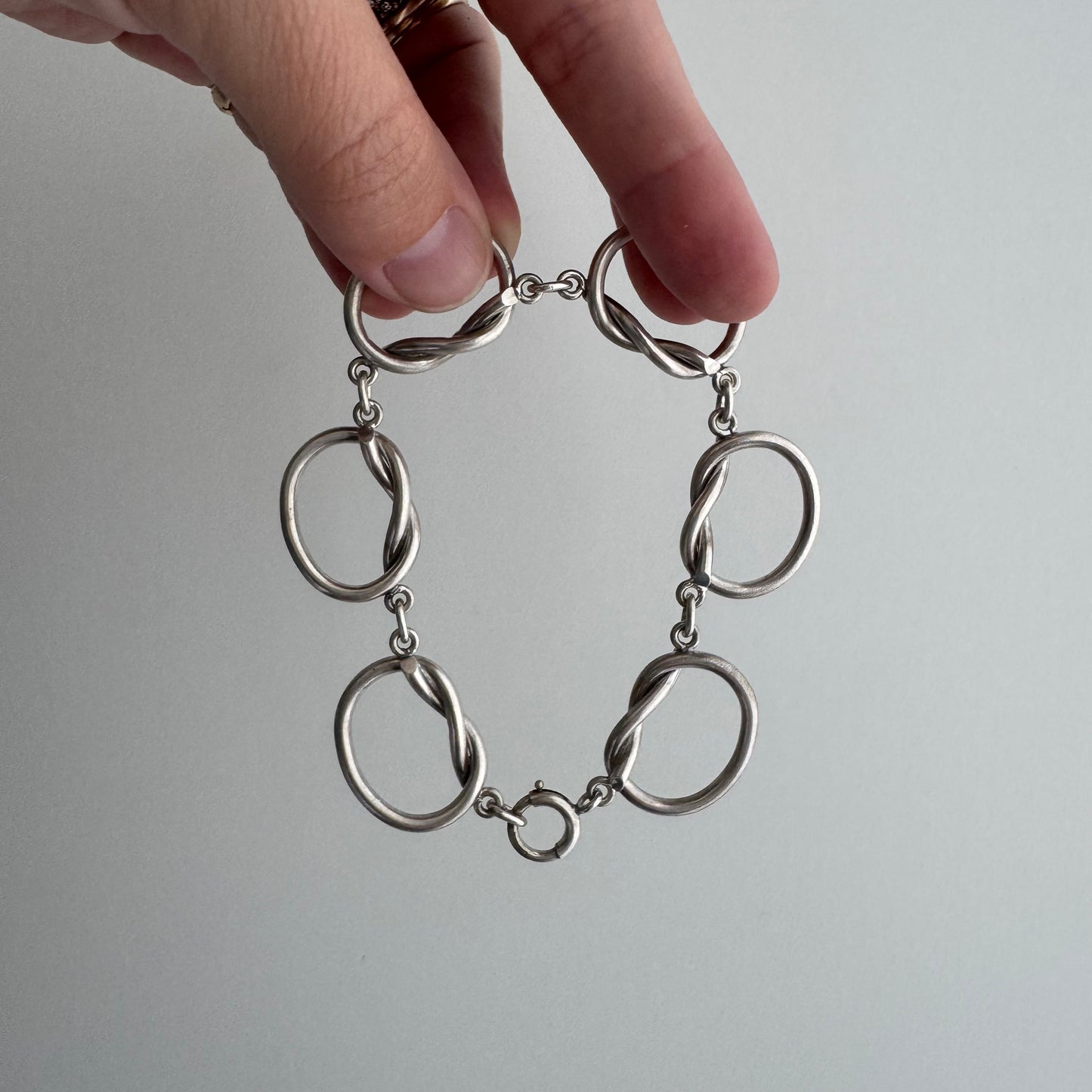 V I N T A G E // overhand / sterling silver overhand pretzel knot link bracelet / ~7.5", 22.7g