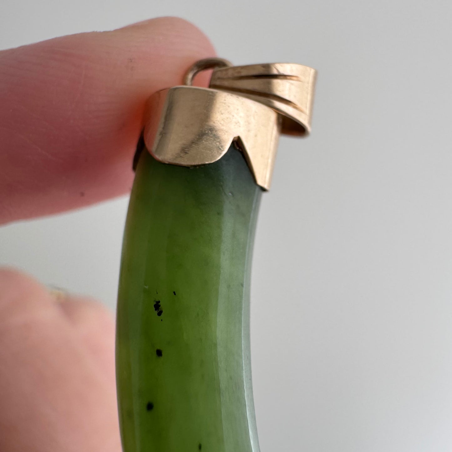 V I N T A G E // enviable green tusk / 14k and green jade tusk or talon / a statement pendant