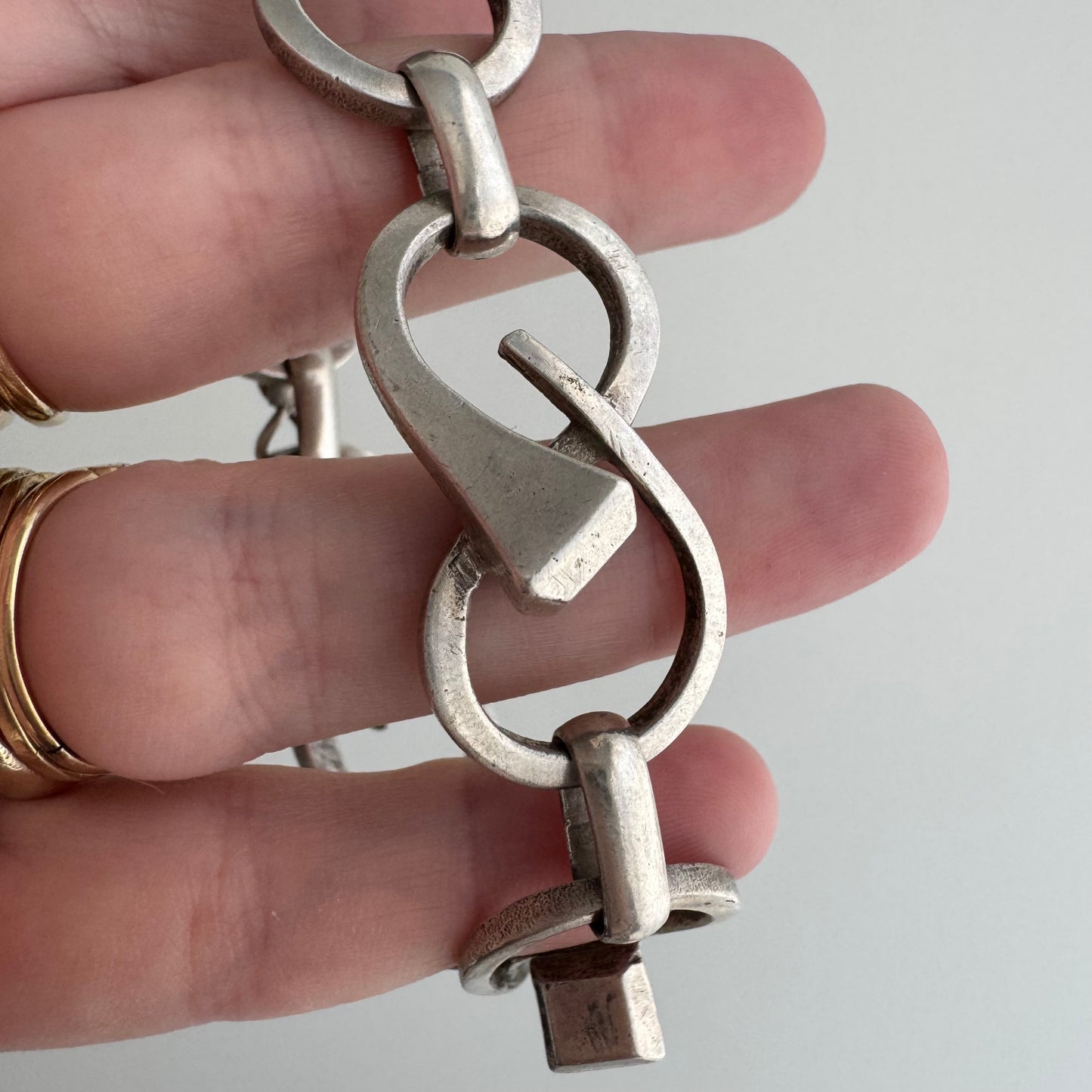 V I N T A G E // infinite nails / sterling silver figure eight horseshoe nail link bracelet / ~7.5", 44.1g