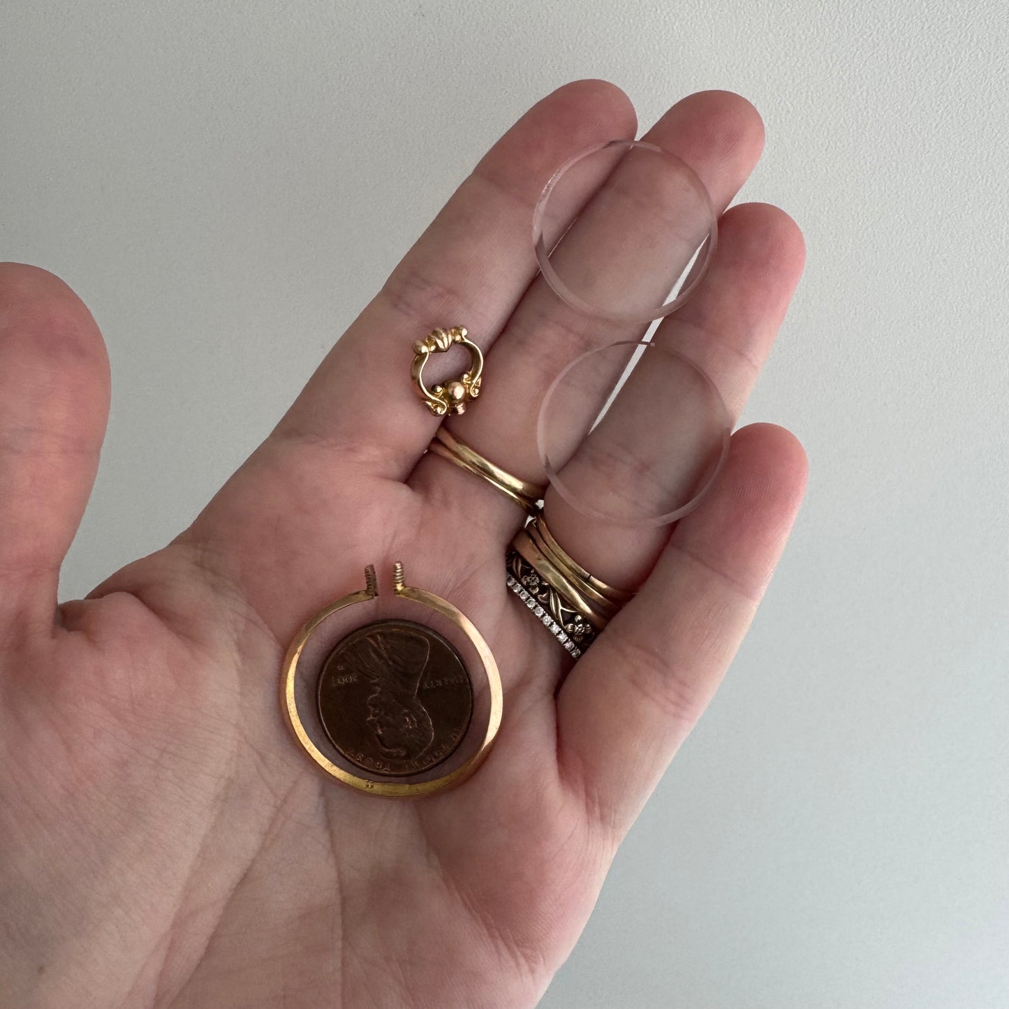 A N T I Q U E // timeless love / 9k 375 British beveled glass gold framed screw top locket / a fob pendant