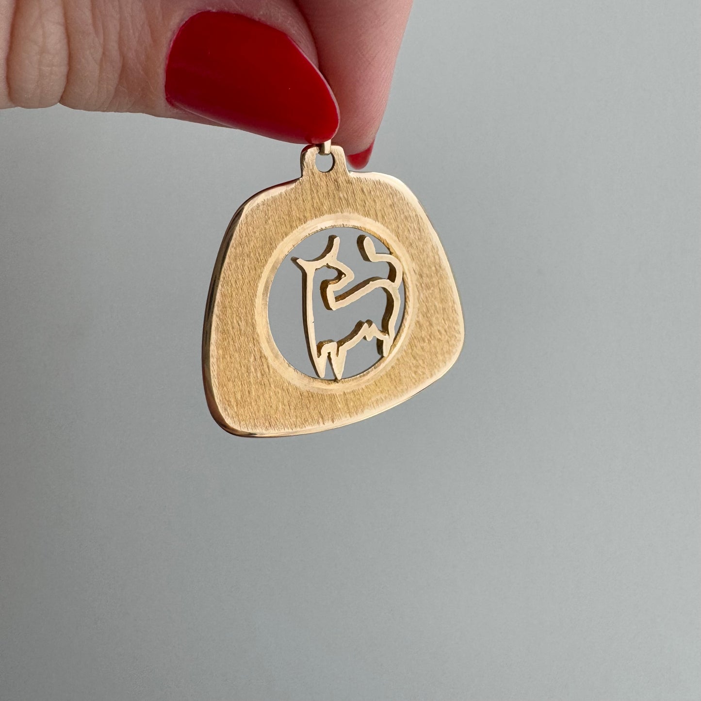 V I N T A G E // The Bull / 10k yellow gold Taurus zodiac bull / a pendant