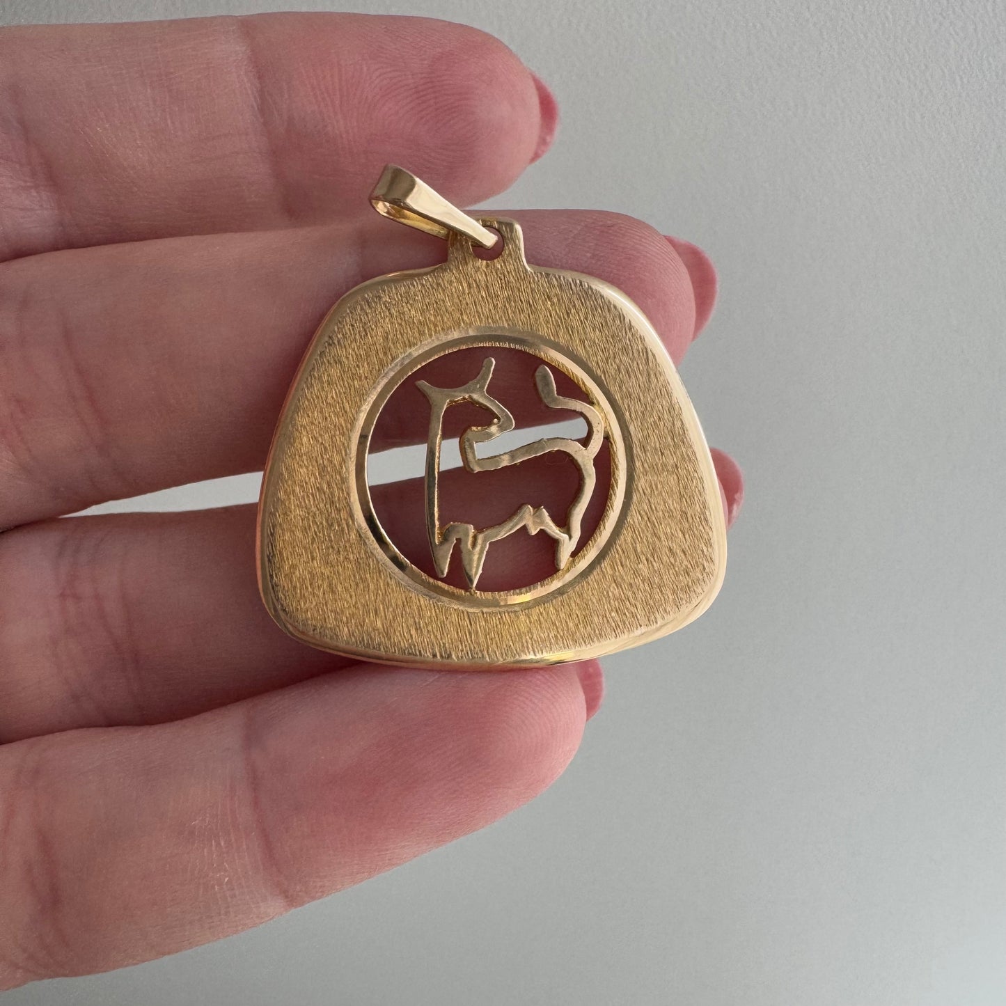 V I N T A G E // The Bull / 10k yellow gold Taurus zodiac bull / a pendant