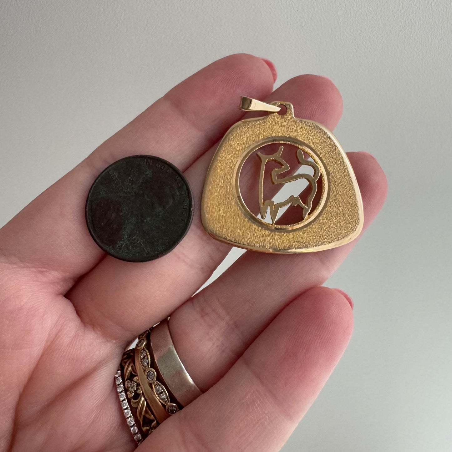 V I N T A G E // The Bull / 10k yellow gold Taurus zodiac bull / a pendant