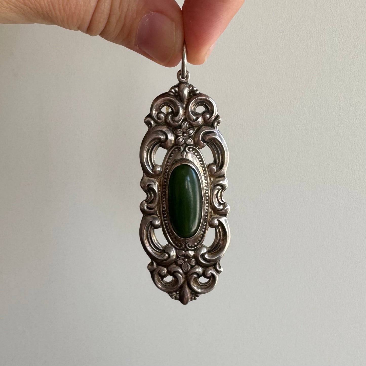 V I N T A G E // not a spoon / sterling silver and jade floral pendant / by Towle