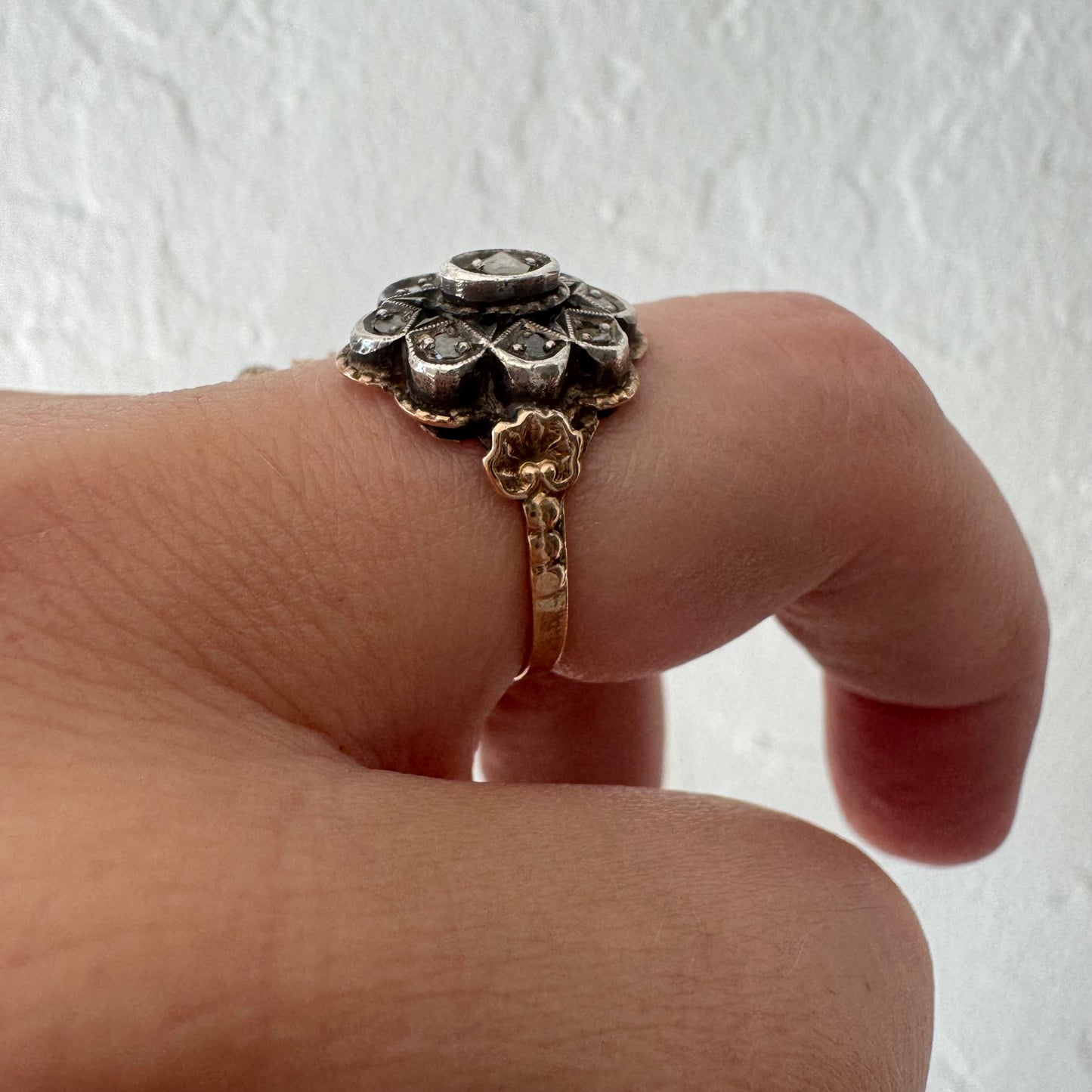 A N T I Q U E // star flower / late Georgian sterling silver topped 18k rose cut diamond celestial daisy cluster ring / size