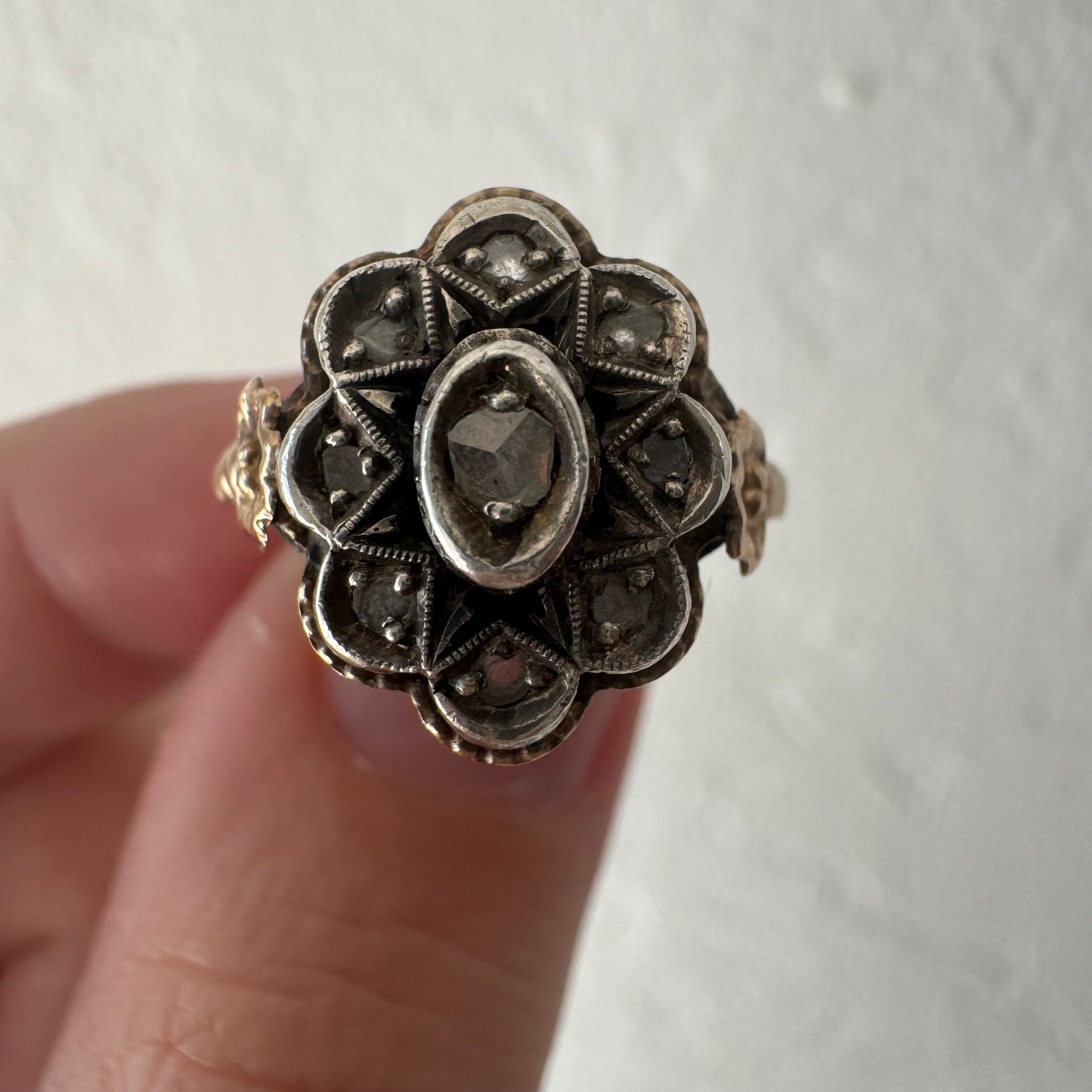 A N T I Q U E // star flower / late Georgian sterling silver topped 18k rose cut diamond celestial daisy cluster ring / size