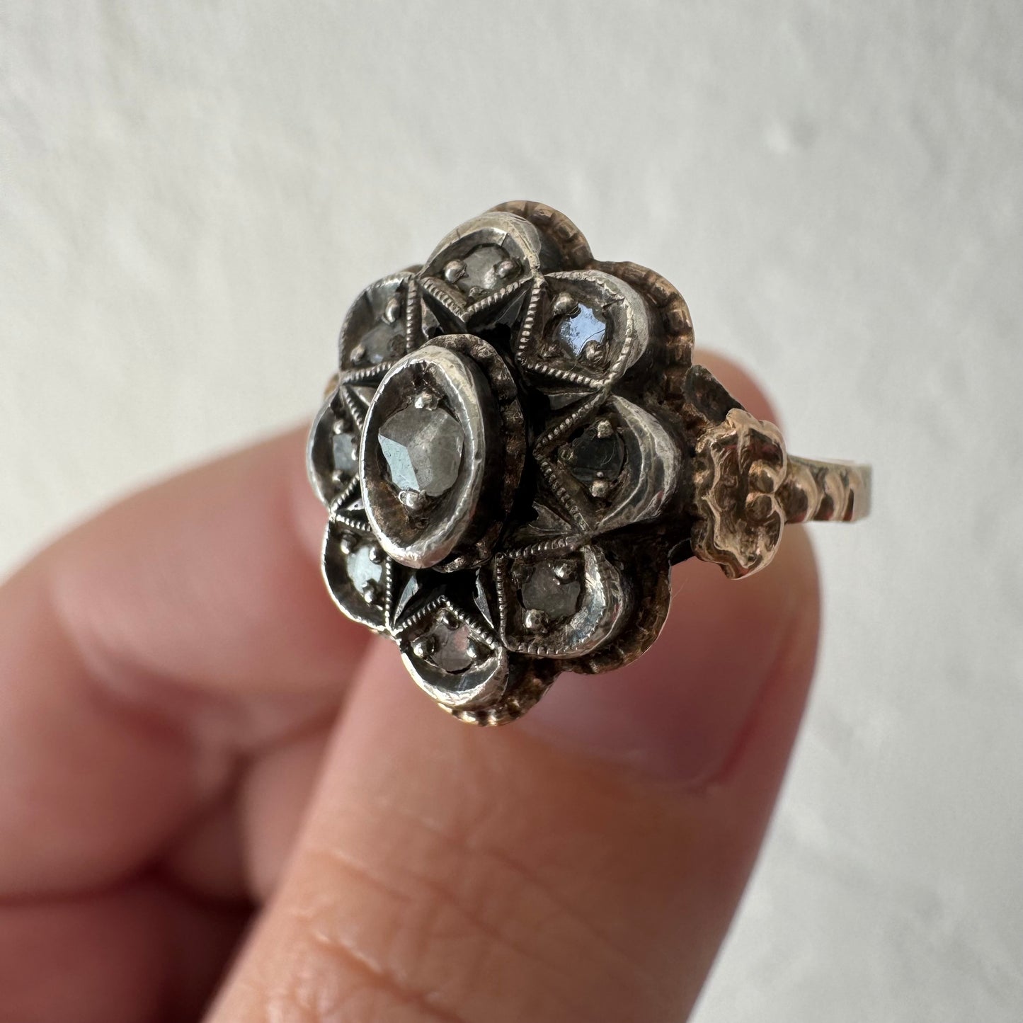 A N T I Q U E // star flower / late Georgian sterling silver topped 18k rose cut diamond celestial daisy cluster ring / size