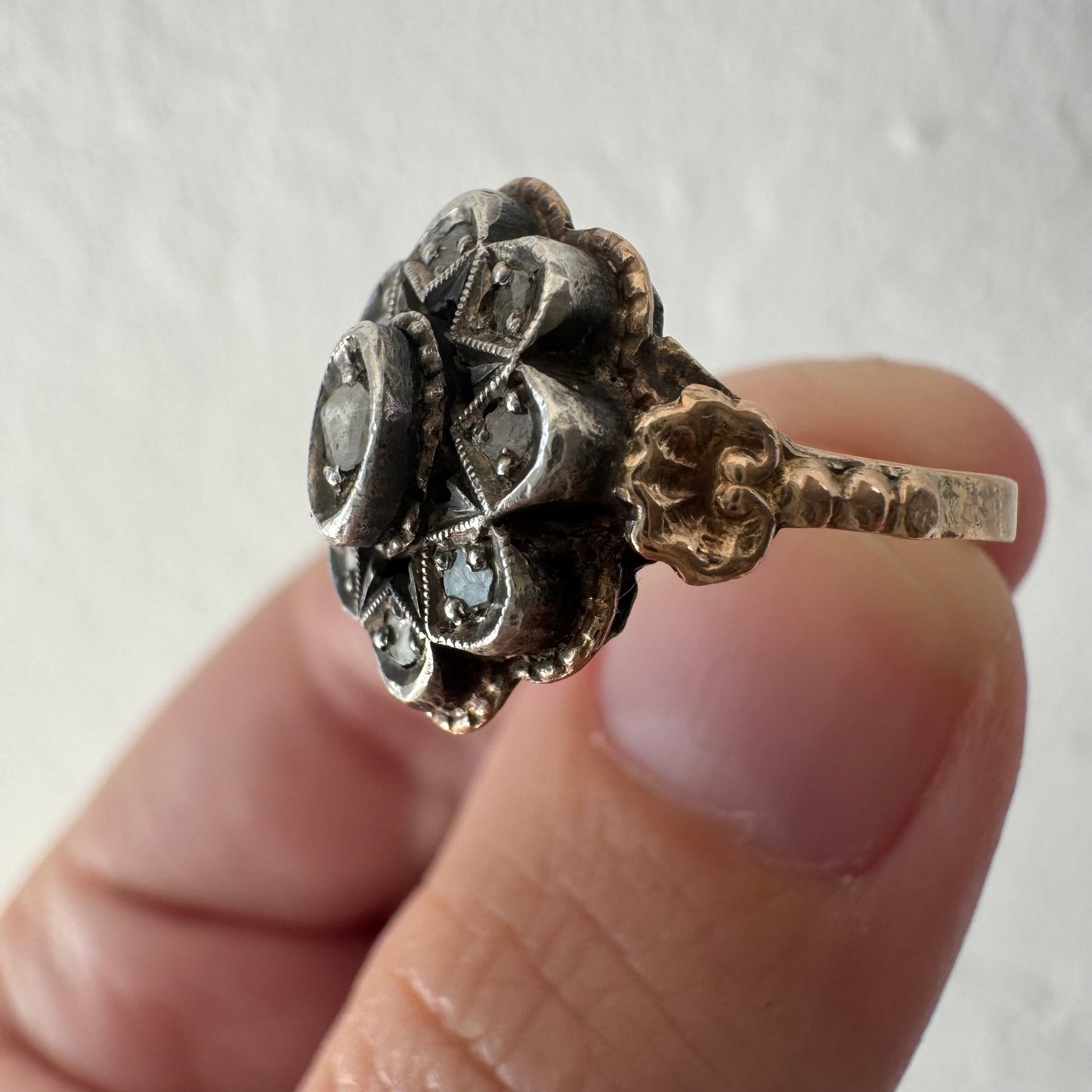 A N T I Q U E // star flower / late Georgian sterling silver topped 18k rose cut diamond celestial daisy cluster ring / size
