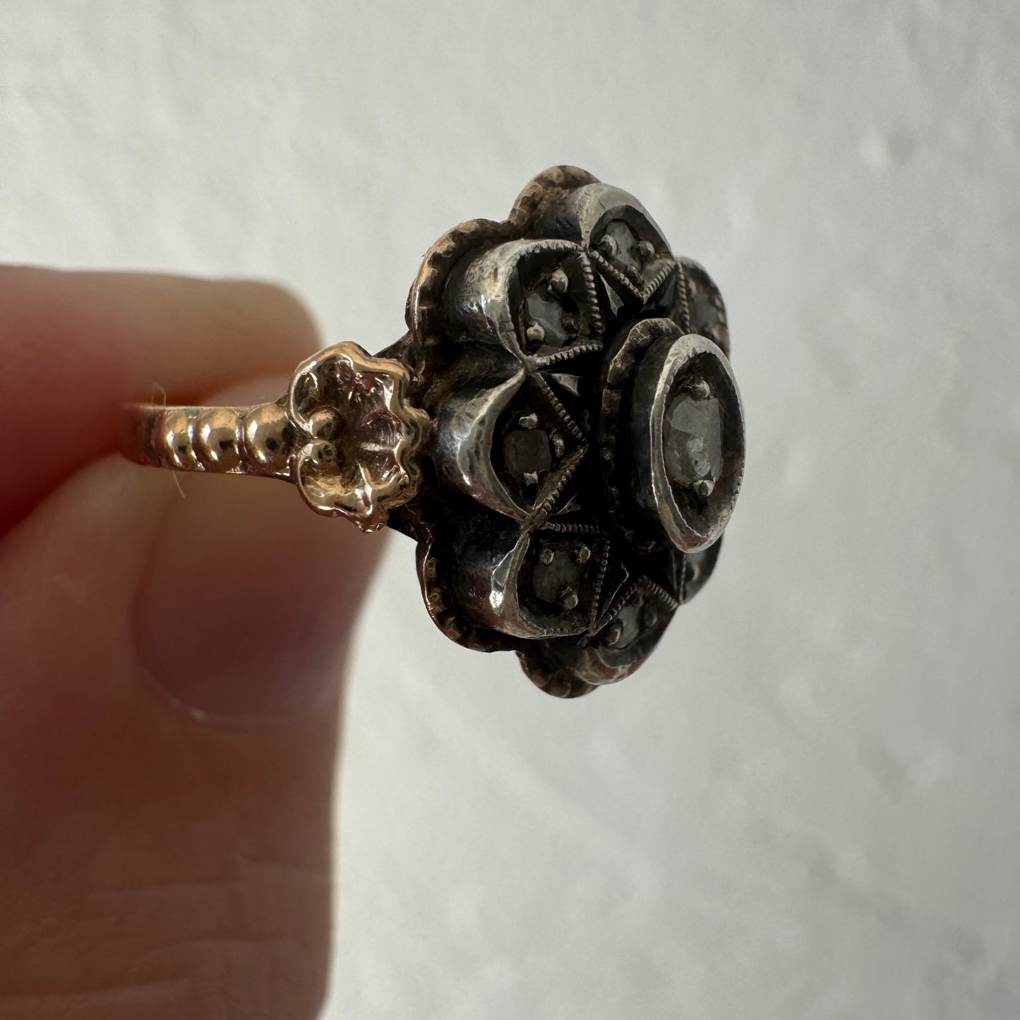 A N T I Q U E // star flower / late Georgian sterling silver topped 18k rose cut diamond celestial daisy cluster ring / size