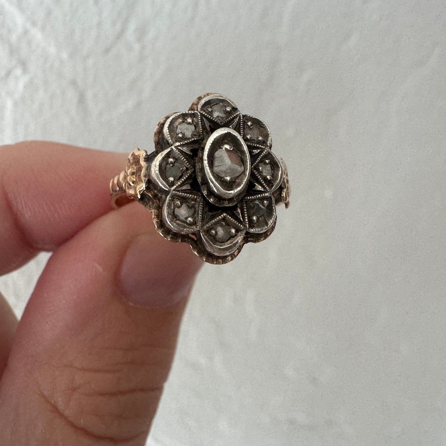 A N T I Q U E // star flower / late Georgian sterling silver topped 18k rose cut diamond celestial daisy cluster ring / size