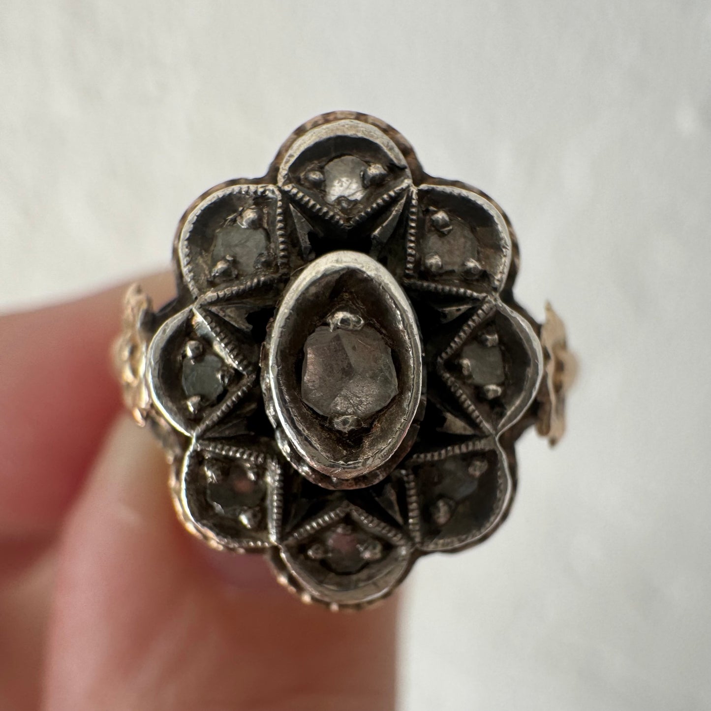A N T I Q U E // star flower / late Georgian sterling silver topped 18k rose cut diamond celestial daisy cluster ring / size
