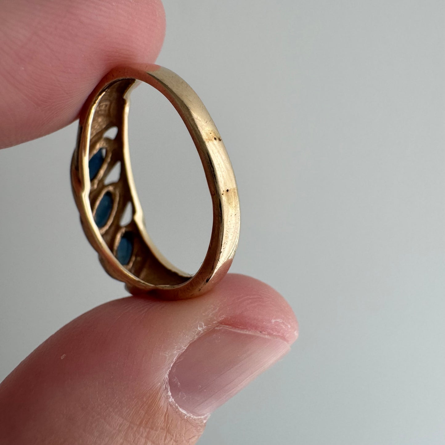 V I N T A G E // blue croissant / 10k and marquis blue sapphire half eternity domed croissant band / size 7.25