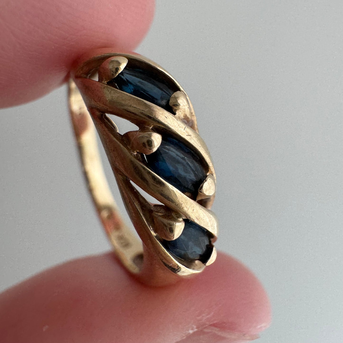 V I N T A G E // blue croissant / 10k and marquis blue sapphire half eternity domed croissant band / size 7.25