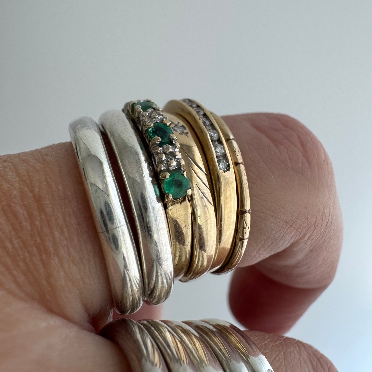 V I N T A G E // blooming pipe cut skinny donut / solid 14k yellow gold floral patterned thin eternity wedding band by JR Wood / size 6.25
