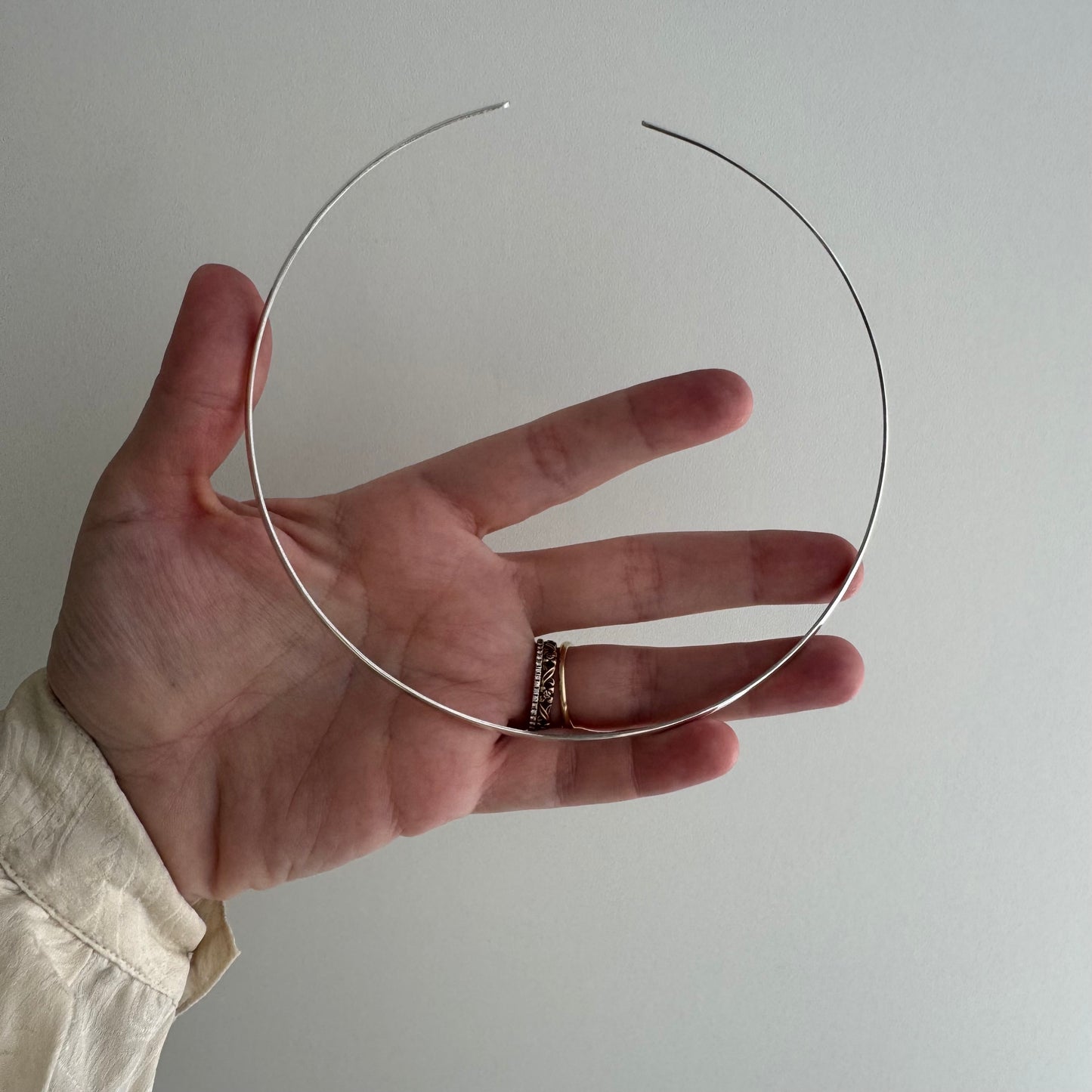 V I N T A G E // open loop / 950 silver flat narrow collar necklace / flexible 14"