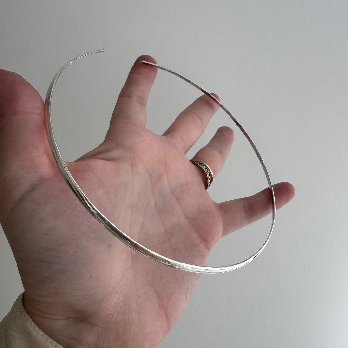 V I N T A G E // open loop / 950 silver flat narrow collar necklace / flexible 14"