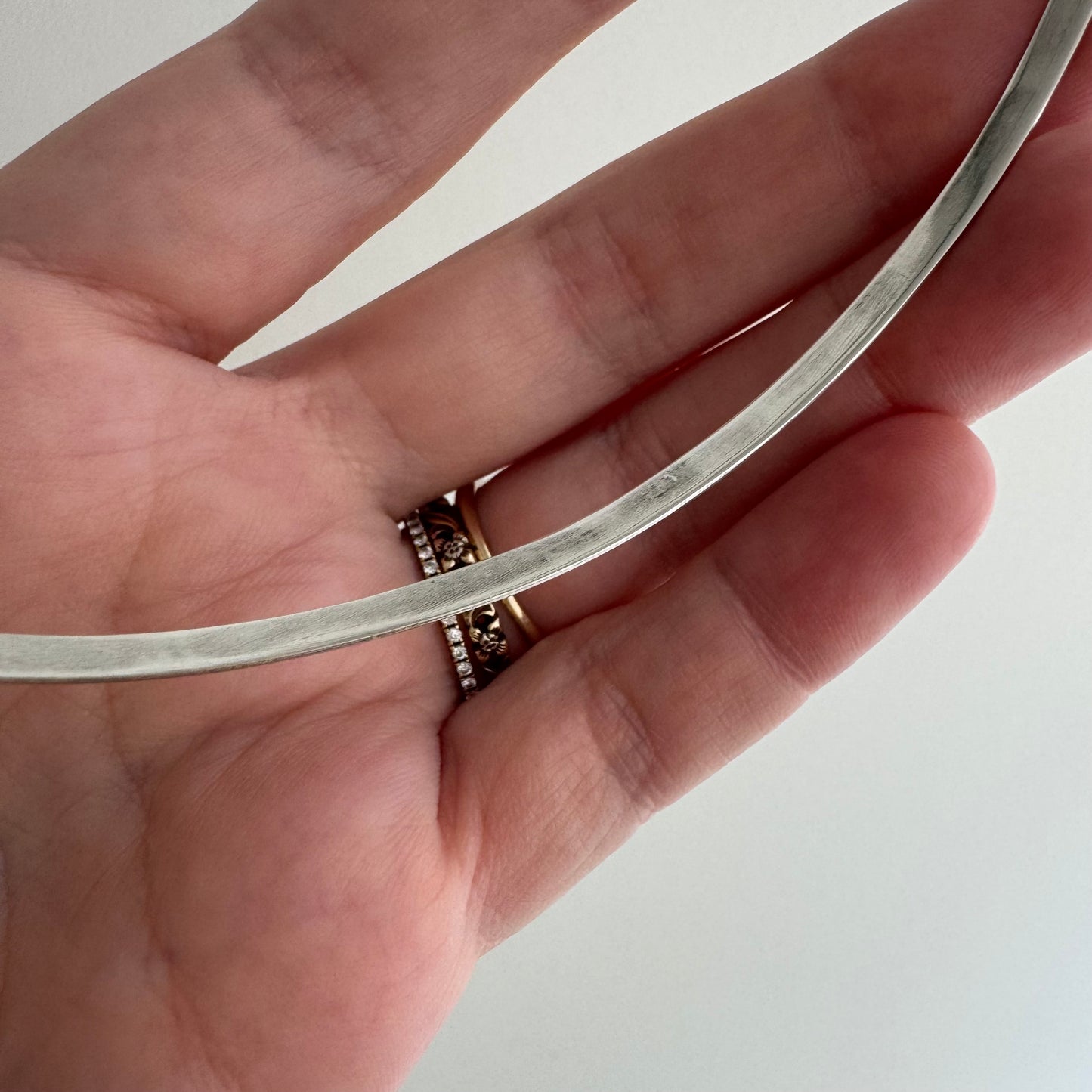 V I N T A G E // open loop / 950 silver flat narrow collar necklace / flexible 14"