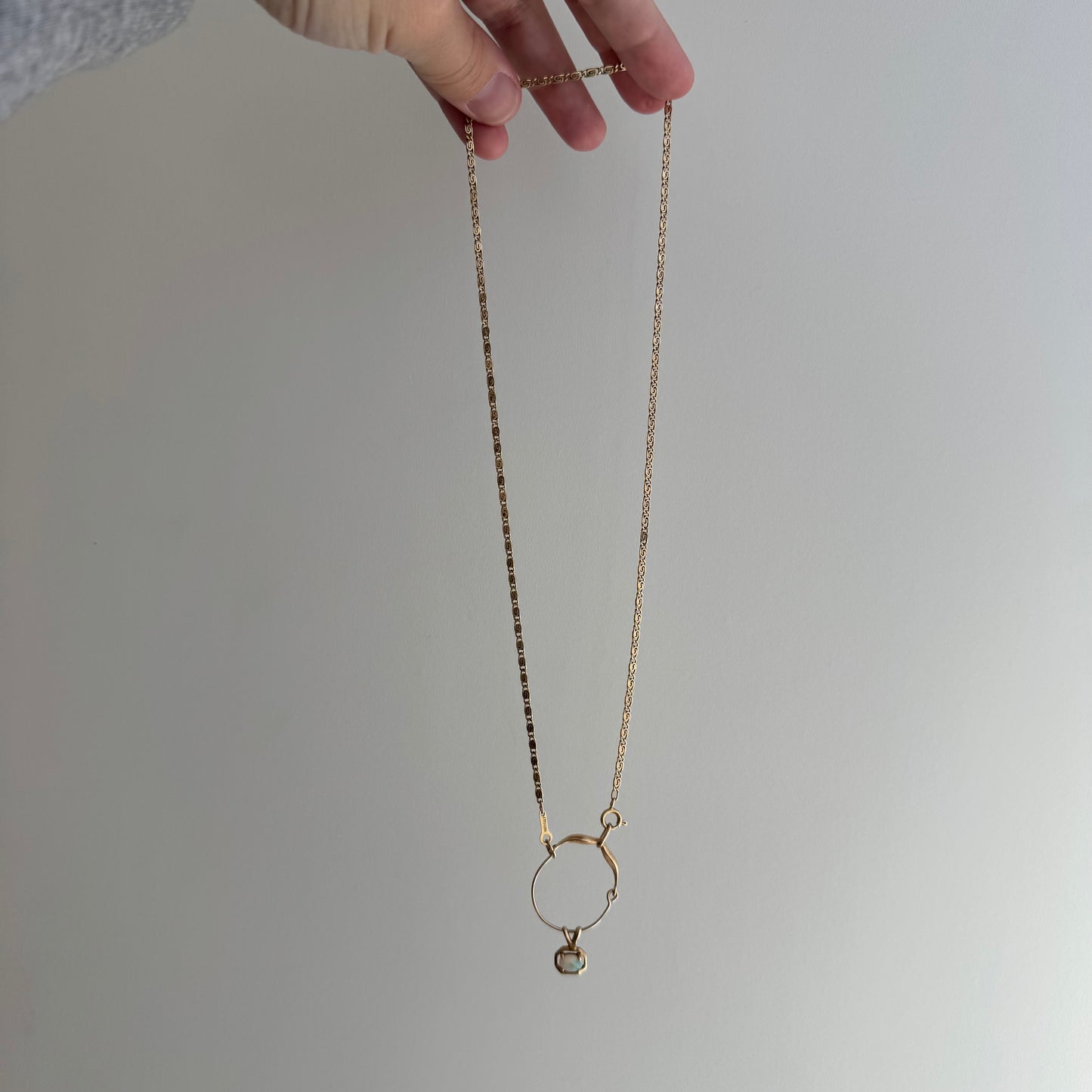 V I N T A G E // spiraling / 14k yellow gold spiral chain and charm holder / 18.25", 7g