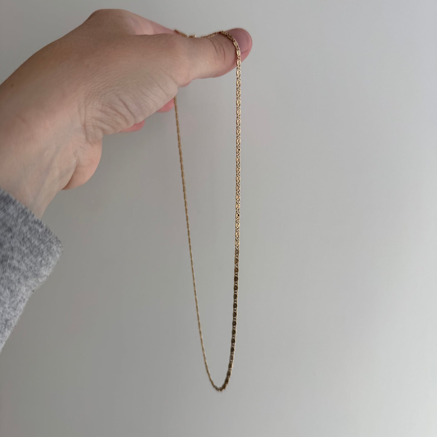 V I N T A G E // spiraling / 14k yellow gold spiral chain and charm holder / 18.25", 7g