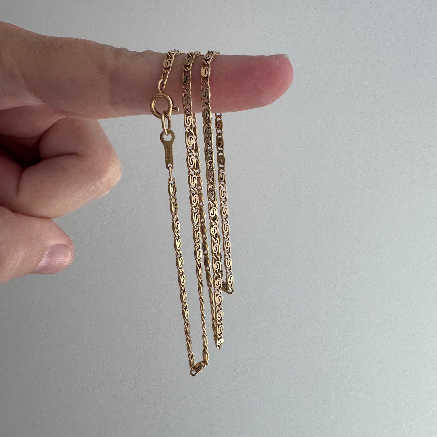 V I N T A G E // spiraling / 14k yellow gold spiral chain and charm holder / 18.25", 7g