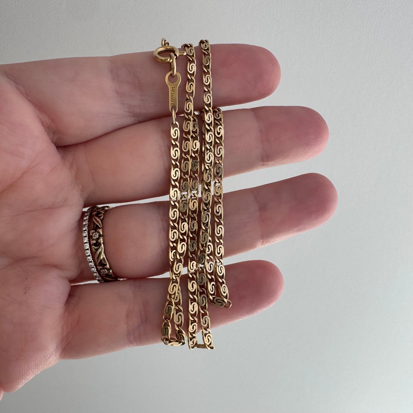 V I N T A G E // spiraling / 14k yellow gold spiral chain and charm holder / 18.25", 7g