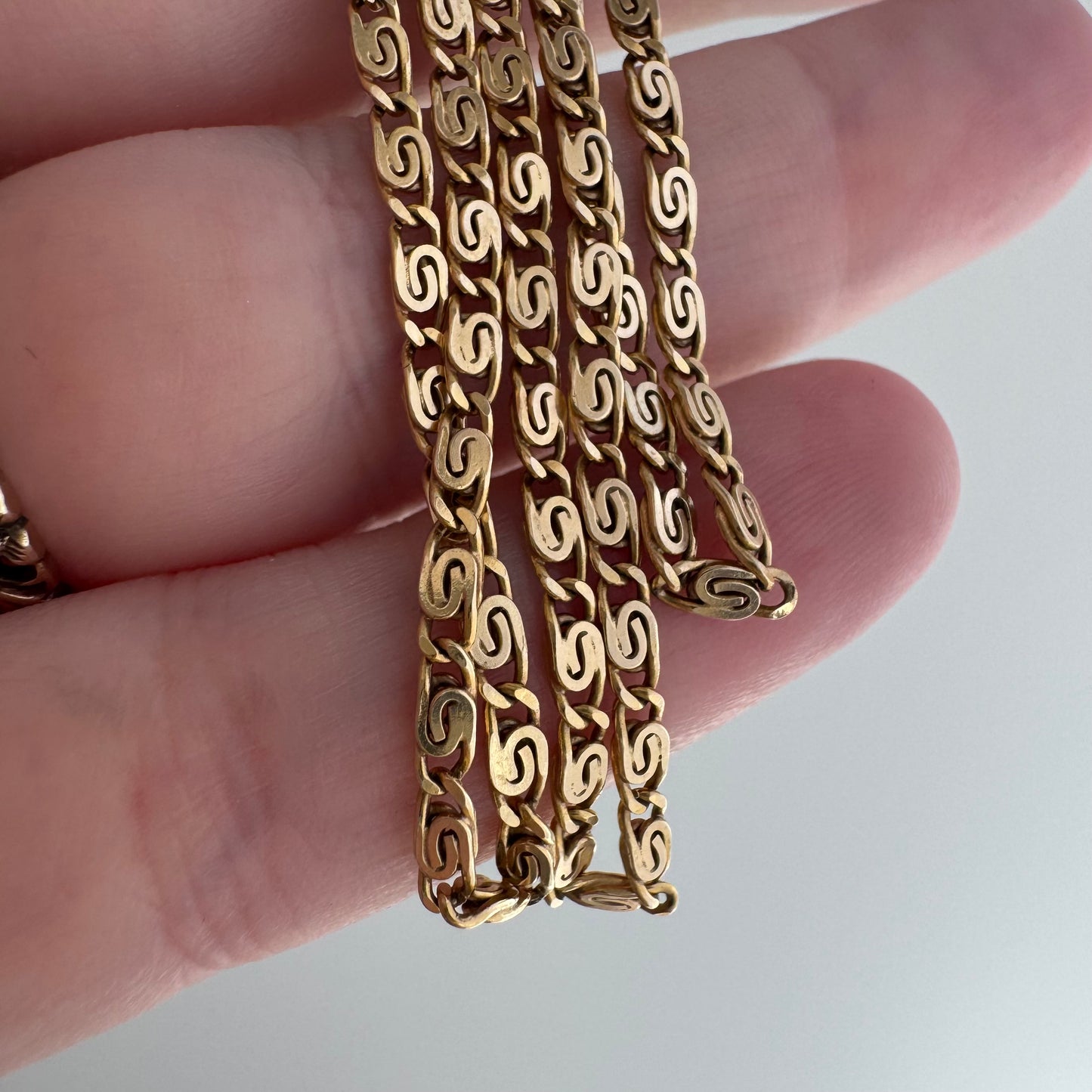 V I N T A G E // spiraling / 14k yellow gold spiral chain and charm holder / 18.25", 7g