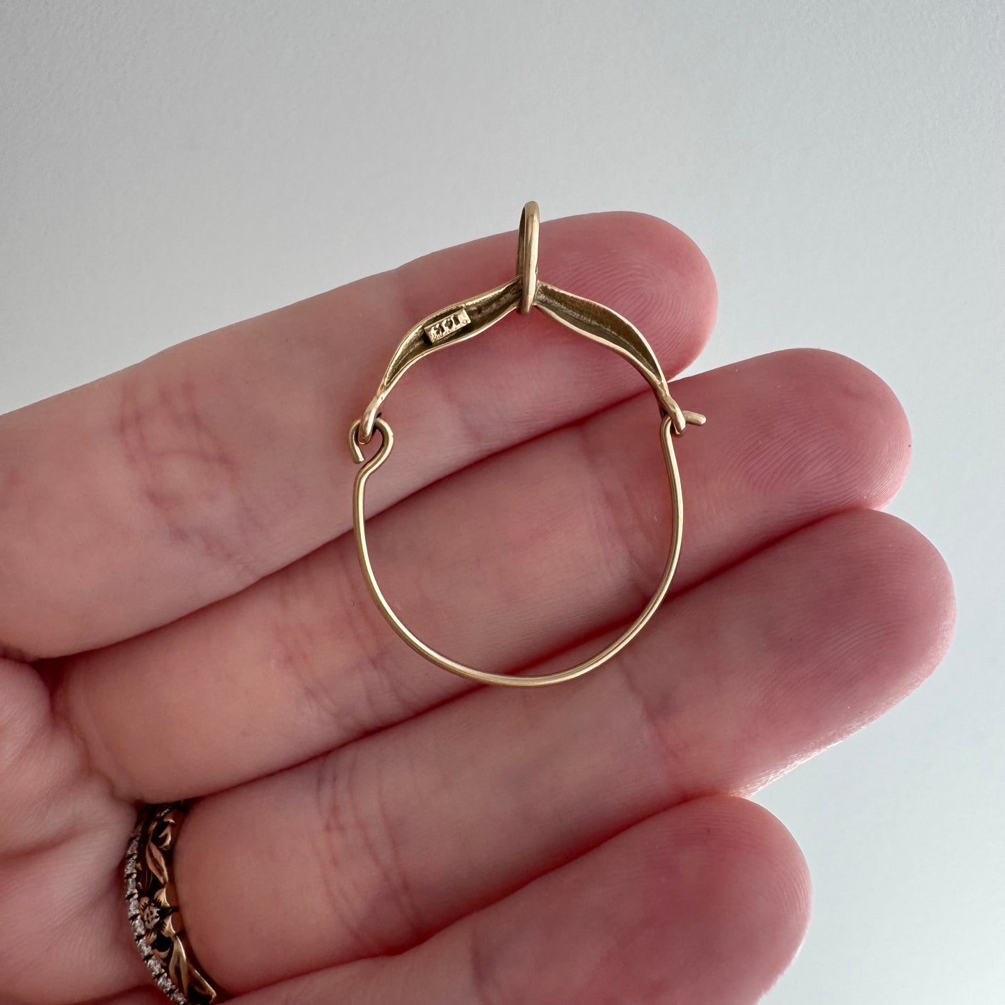 V I N T A G E // spiraling / 14k yellow gold spiral chain and charm holder / 18.25", 7g