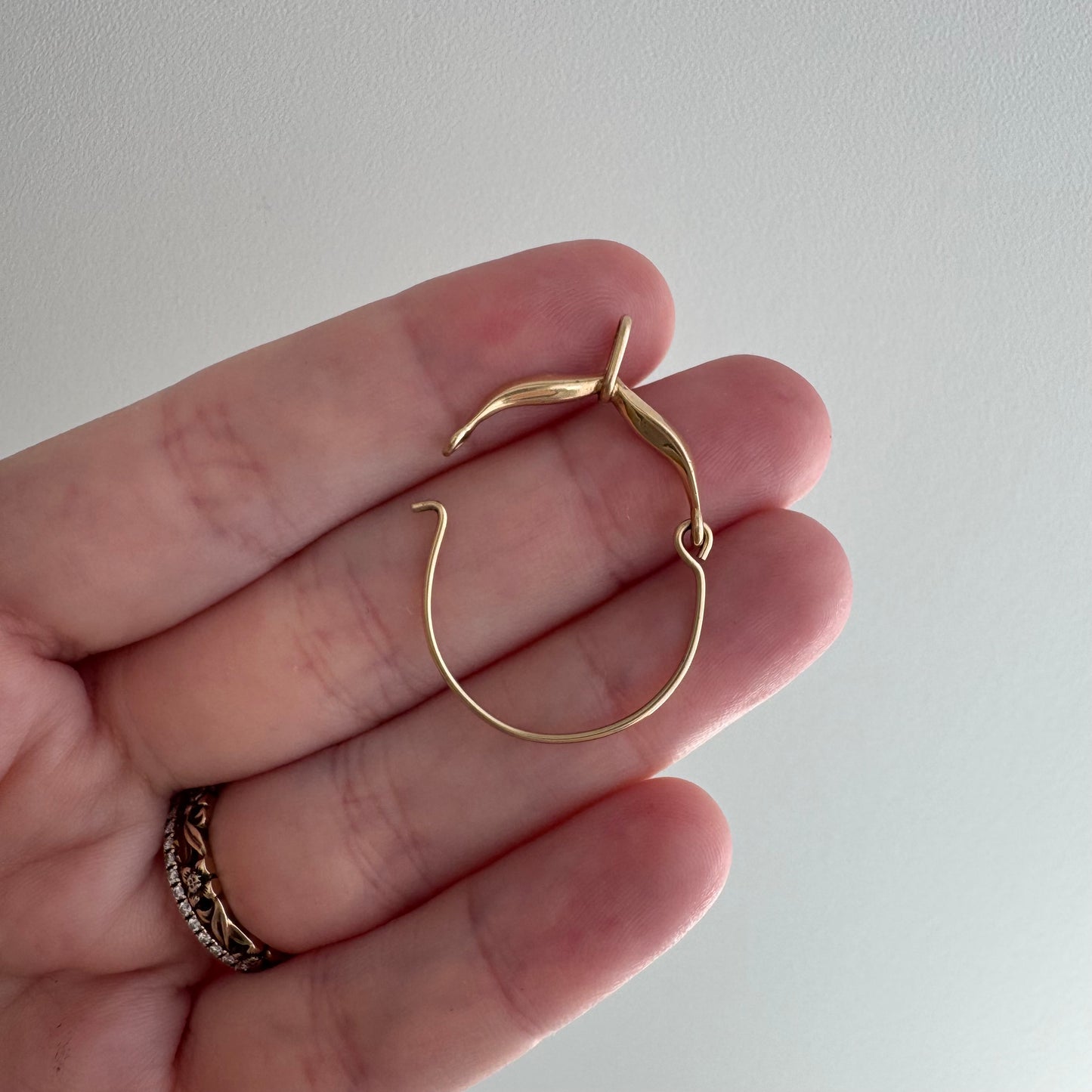 V I N T A G E // spiraling / 14k yellow gold spiral chain and charm holder / 18.25", 7g