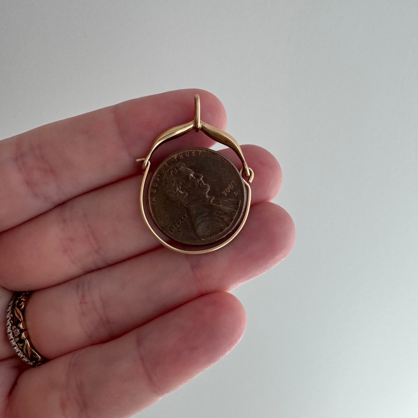 V I N T A G E // spiraling / 14k yellow gold spiral chain and charm holder / 18.25", 7g