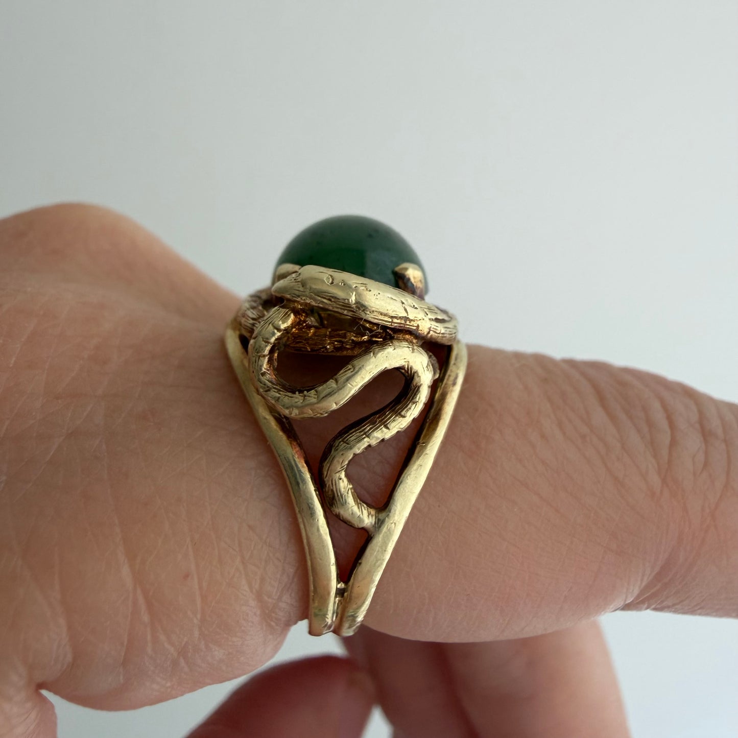 V I N T A G E // snake play / 10k + jade double snake statement ring / size 6