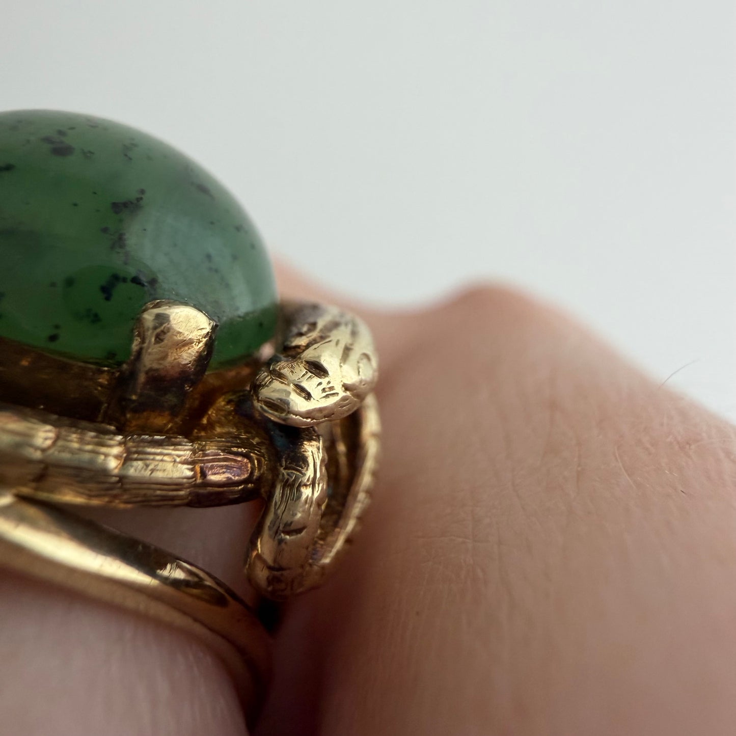 V I N T A G E // snake play / 10k + jade double snake statement ring / size 6