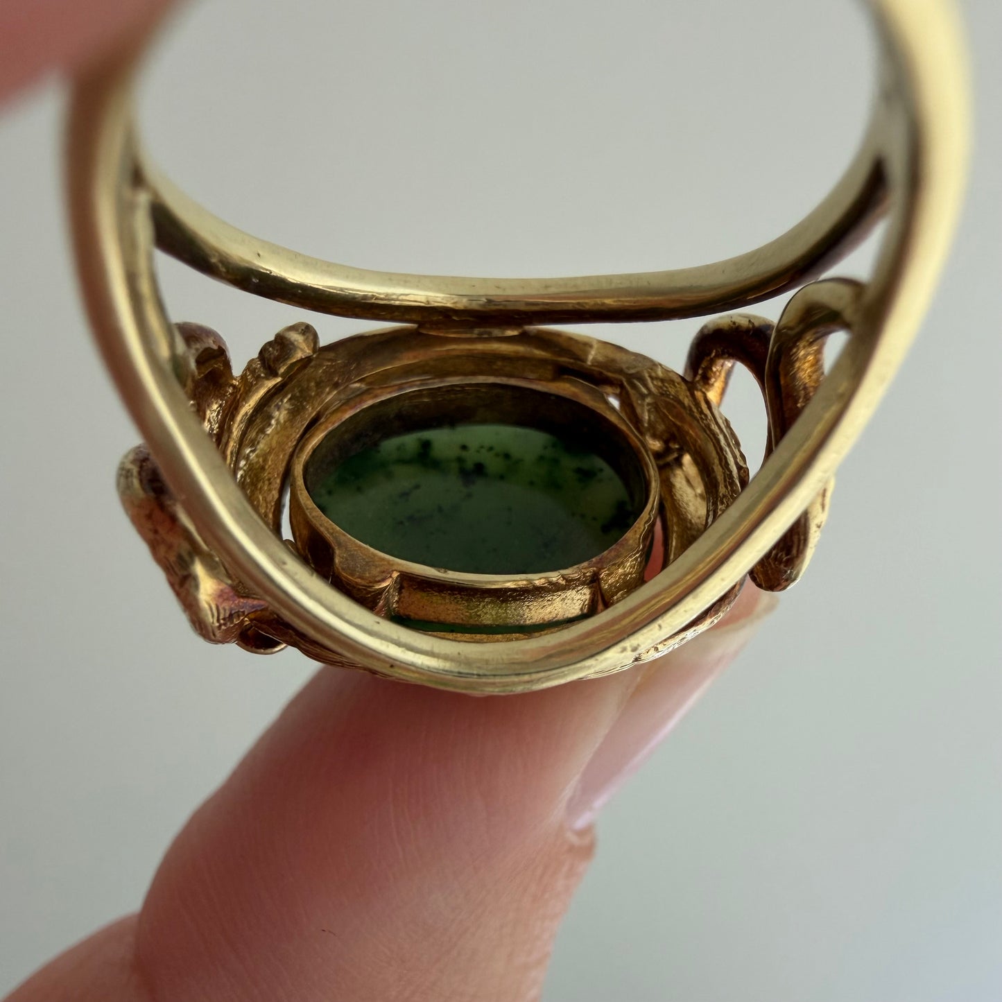 V I N T A G E // snake play / 10k + jade double snake statement ring / size 6
