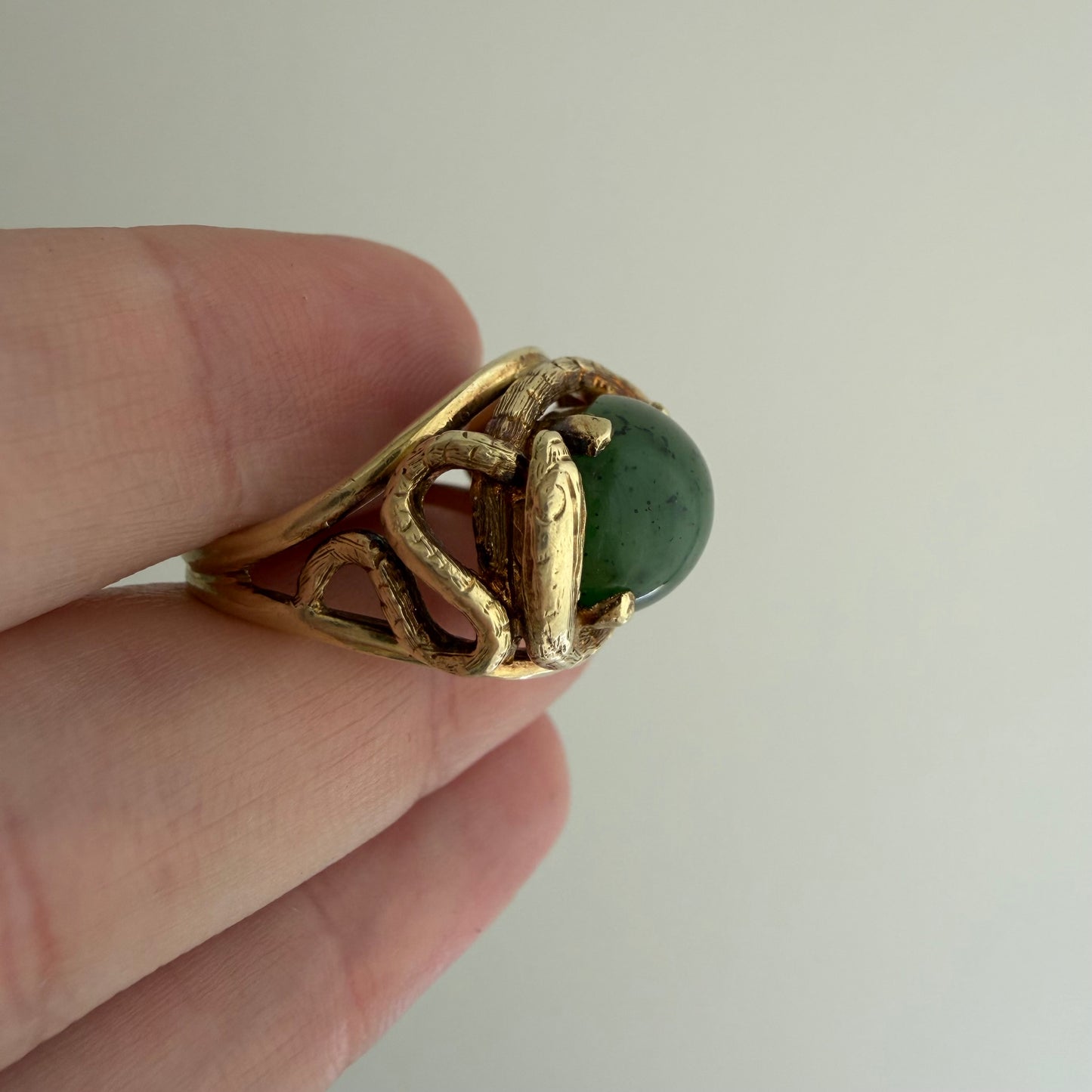 V I N T A G E // snake play / 10k + jade double snake statement ring / size 6