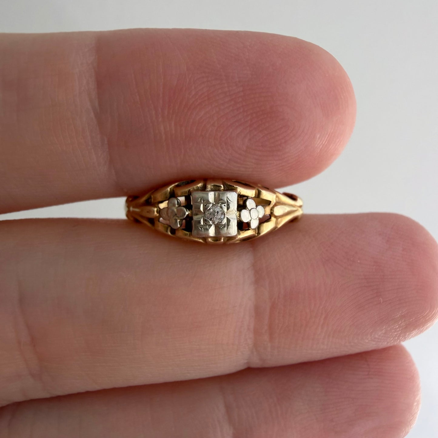 V I N T A G E // late deco bloom / two tone 14k and diamond floral solitaire ring / size 5.25