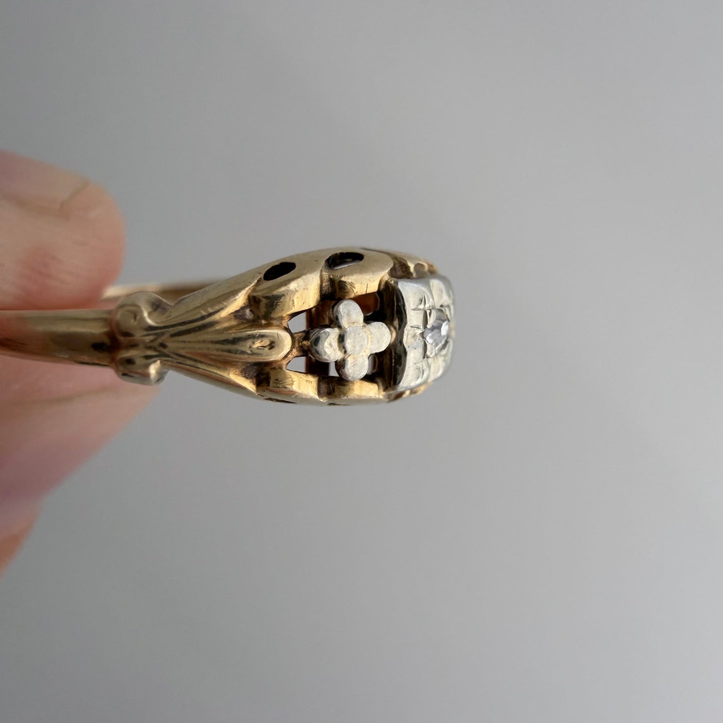 V I N T A G E // late deco bloom / two tone 14k and diamond floral solitaire ring / size 5.25