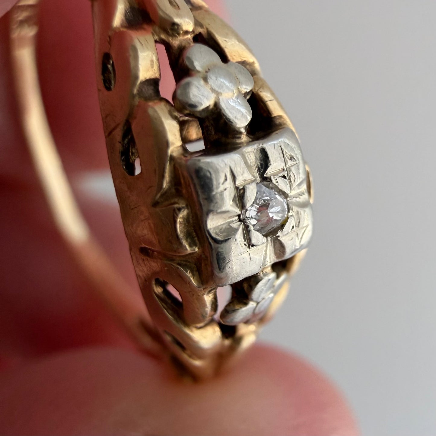 V I N T A G E // late deco bloom / two tone 14k and diamond floral solitaire ring / size 5.25