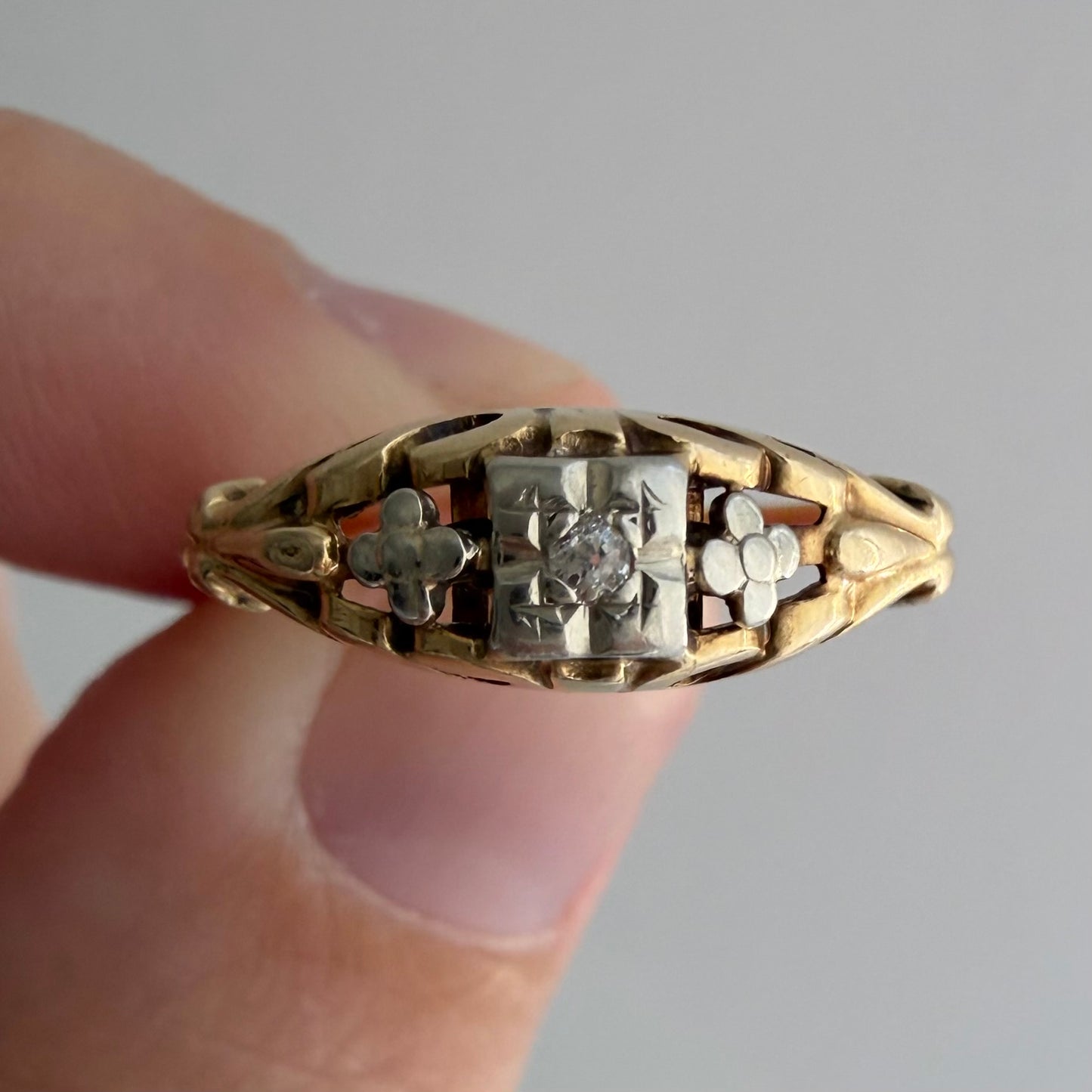 V I N T A G E // late deco bloom / two tone 14k and diamond floral solitaire ring / size 5.25