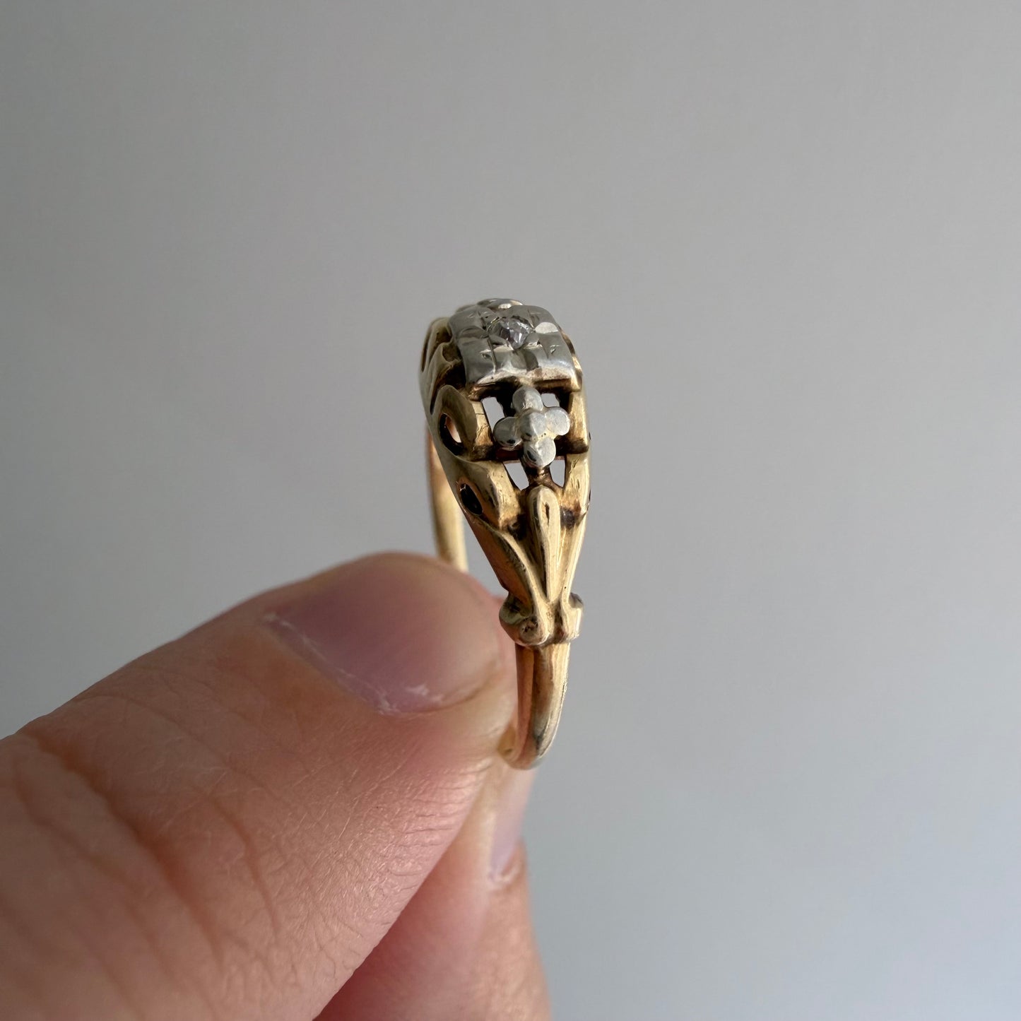 V I N T A G E // late deco bloom / two tone 14k and diamond floral solitaire ring / size 5.25