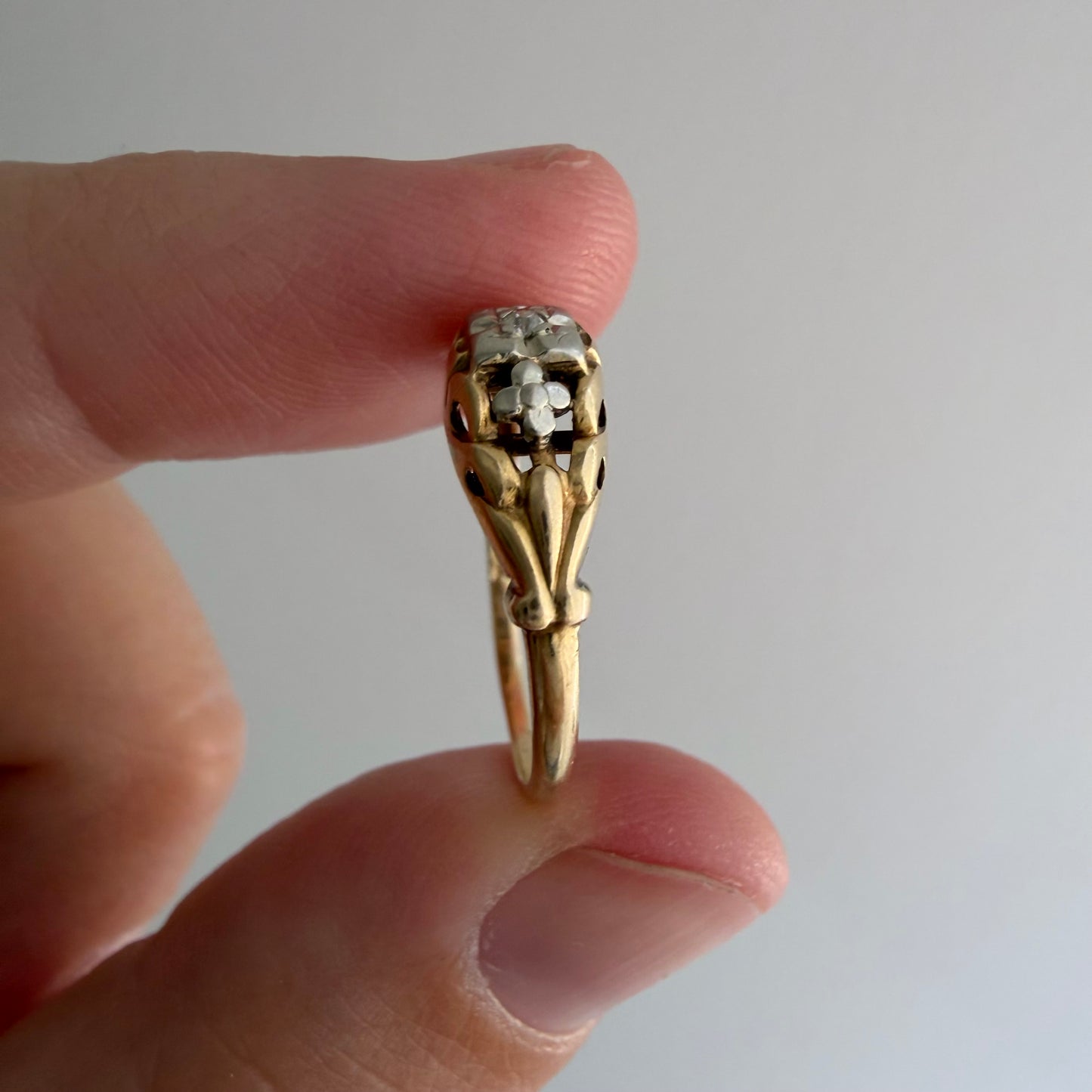 V I N T A G E // late deco bloom / two tone 14k and diamond floral solitaire ring / size 5.25