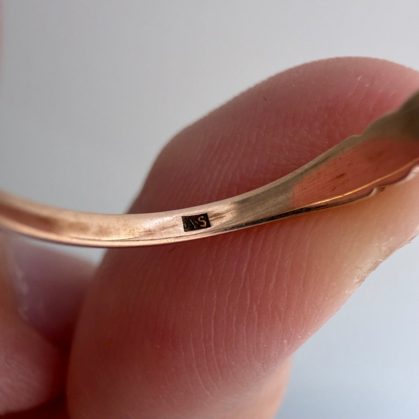A N T I Q U E // rainbow magic / 10k rose gold band with opals / size 4