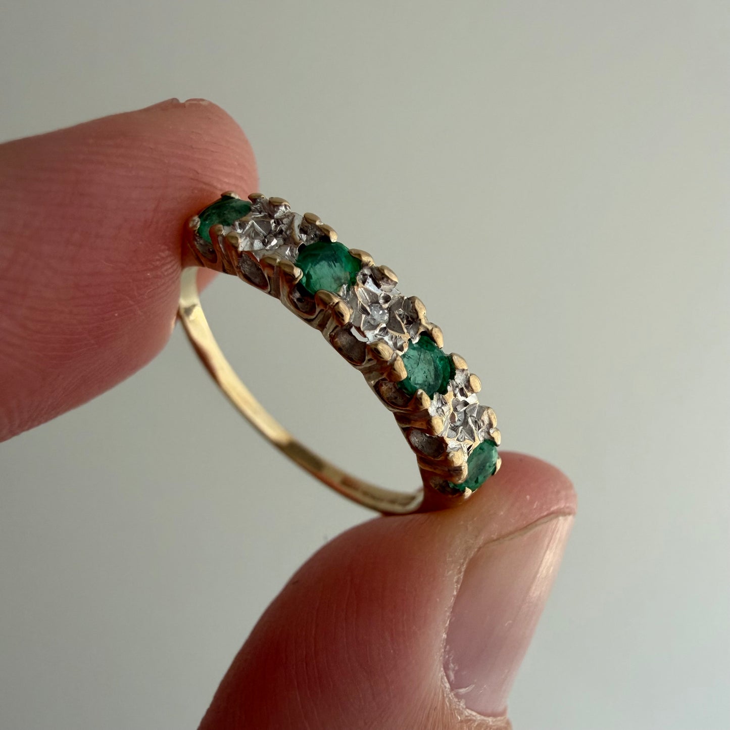 V I N T A G E // enviable green / 9k + emerald + diamond starburst stacking band / size 5.5+