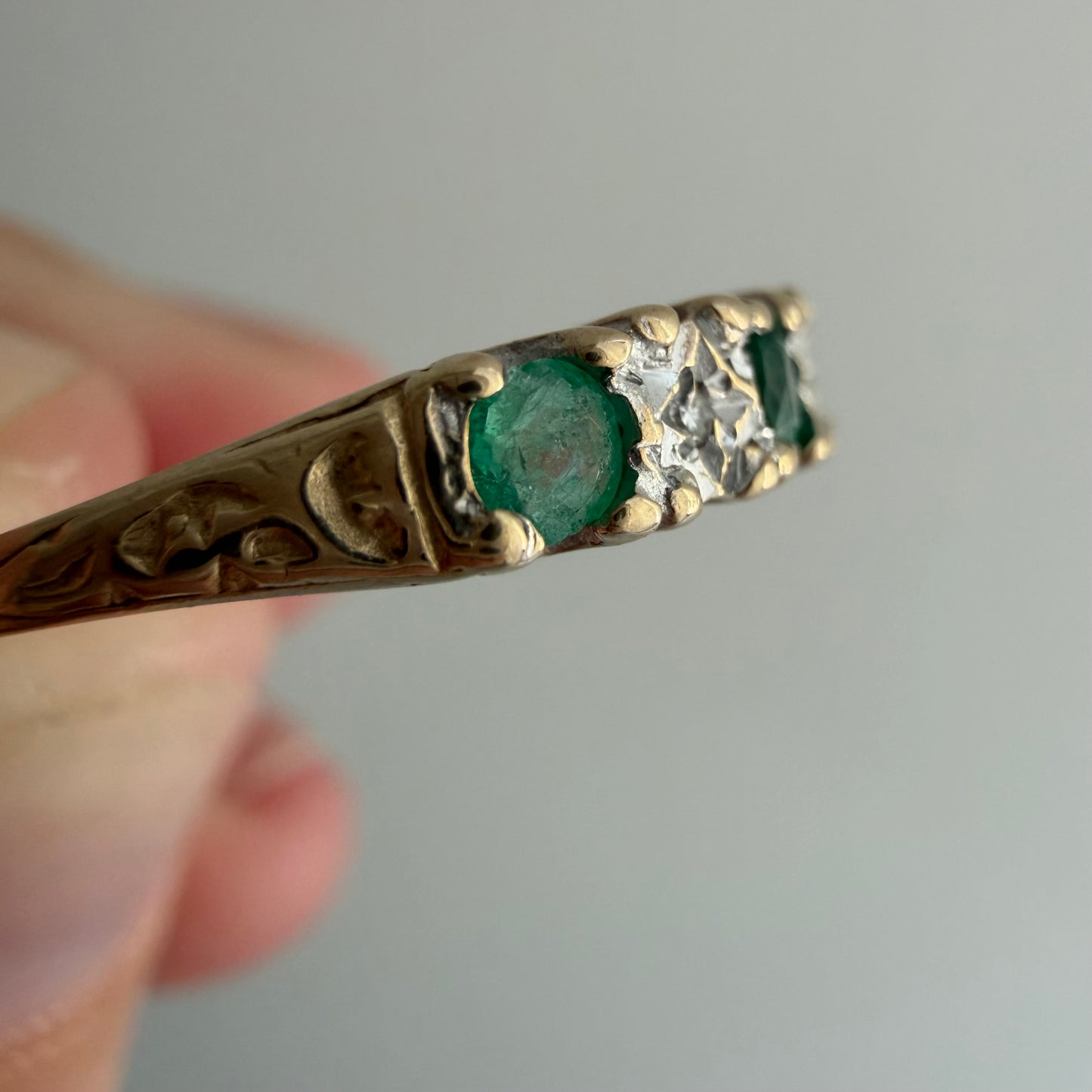 V I N T A G E // enviable green / 9k + emerald + diamond starburst stacking band / size 5.5+